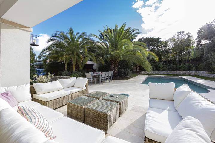 Villa pour 8 personnes, avec piscine ainsi que jardin et terrasse, adapté aux familles dans Cap d’Antibes - 2