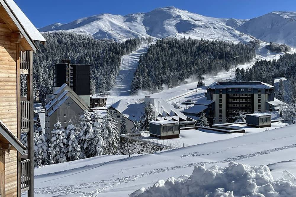 Entire apartment, Cozy T2 in Station Center, Near Shops and Slopes in Le Lioran, Laveissière