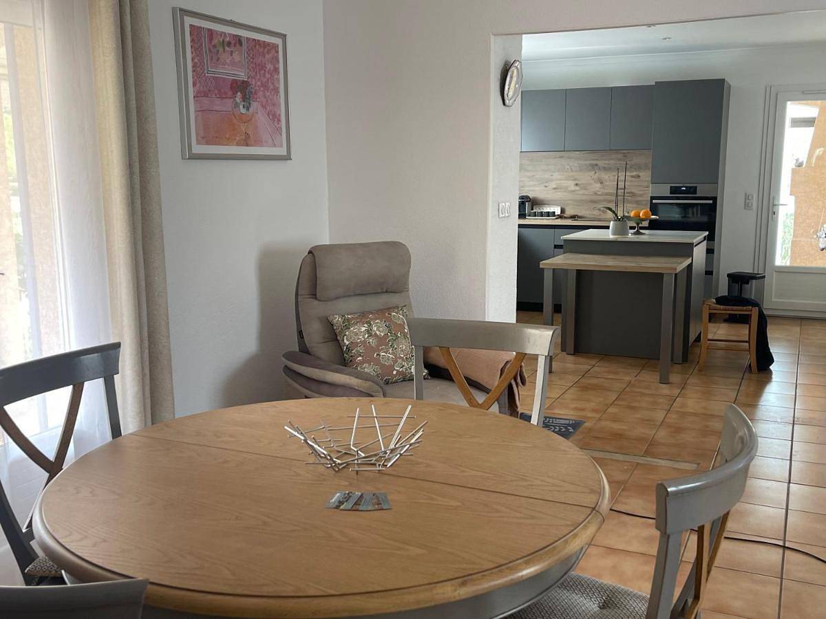 Confortable villa de vacances entre Nîmes, le Pont du Gard, Uzès, Arles, Avignon in Marguerittes, Région de Nîmes