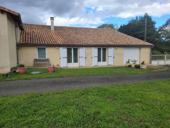 Location de vacances pour 12 personnes, avec Terrasse et Jardin à Montalembert