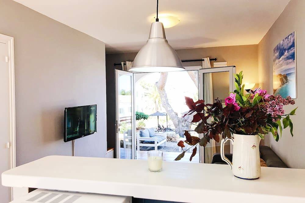 Ganze Wohnung, Maisonette-Doppelhaushälfte mit Pool, Klimaanlage, Grill in Port d'Addaia, Es Mercadal