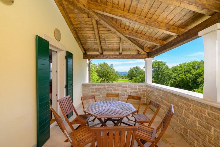 Ferienhaus für 8 Personen, mit Garten und Pool