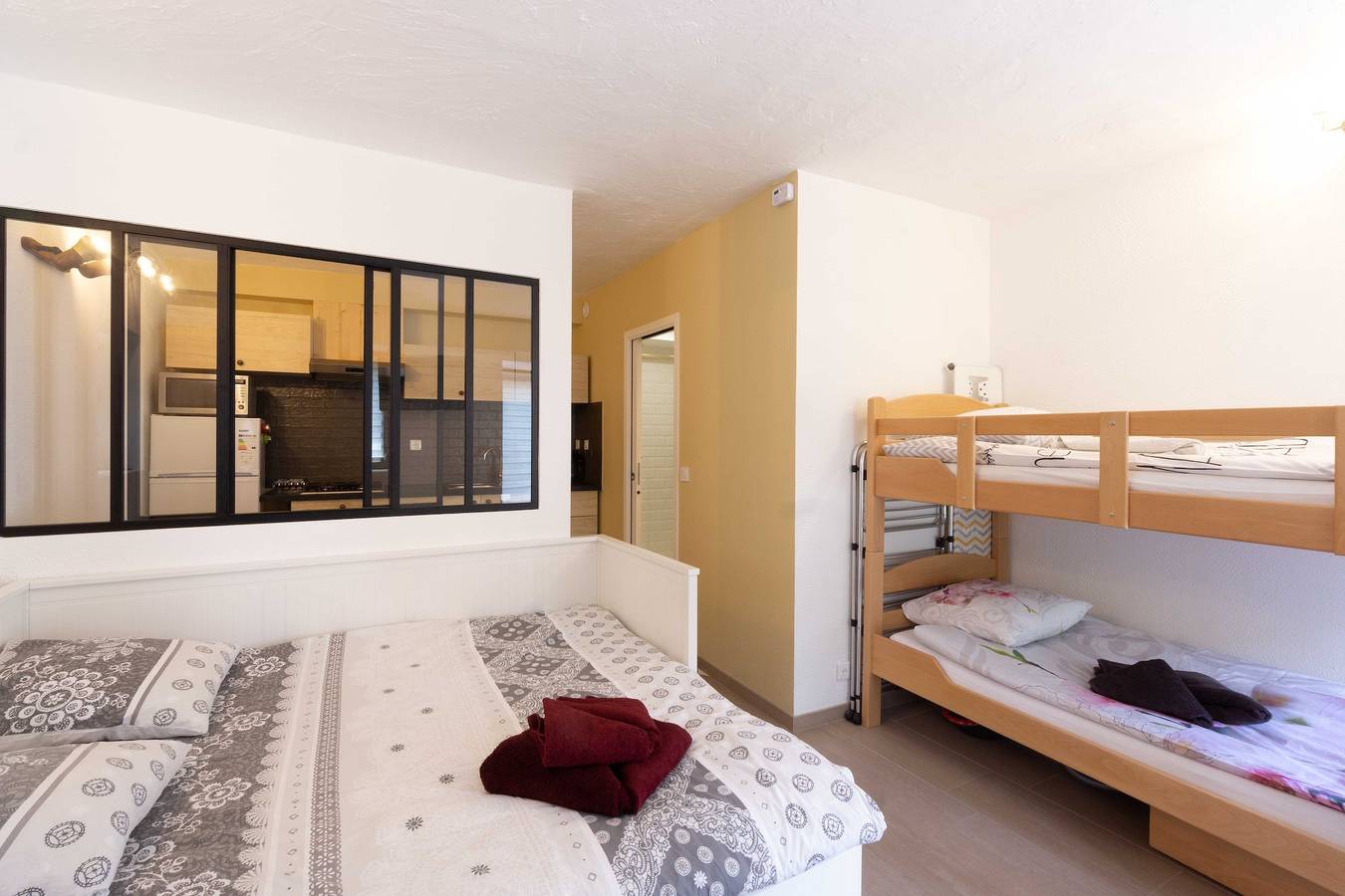 Studio entier, Studio 'Chalet Belamy 1' avec vue sur la montagne, terrasse privée et Wi-Fi in La Perrière, Les Trois Vallées