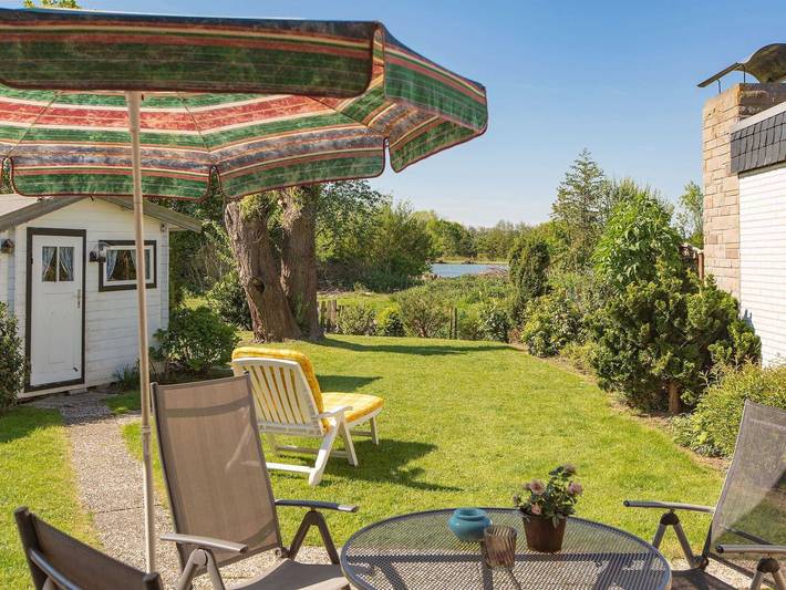 Ferienwohnung für 4 Personen, mit Ausblick und Seeblick sowie Garten und Terrasse, mit Haustier in Tossens - 2