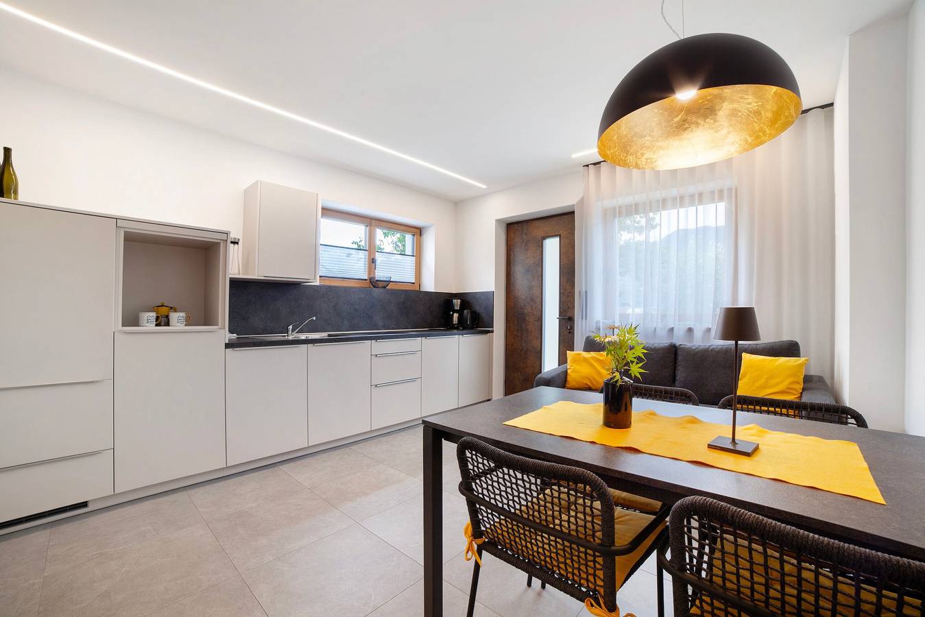 Apartamento entero, Apartamento 'Pinot Grigio' con vistas a la montaña, terraza privada y Wi-Fi in Marling, Ortler Alps