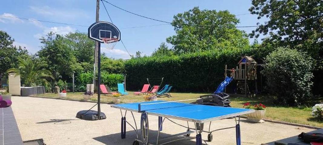 Gîte pour 12 personnes, avec Terrasse ainsi que Jardin et Piscine à Plaudren - 3