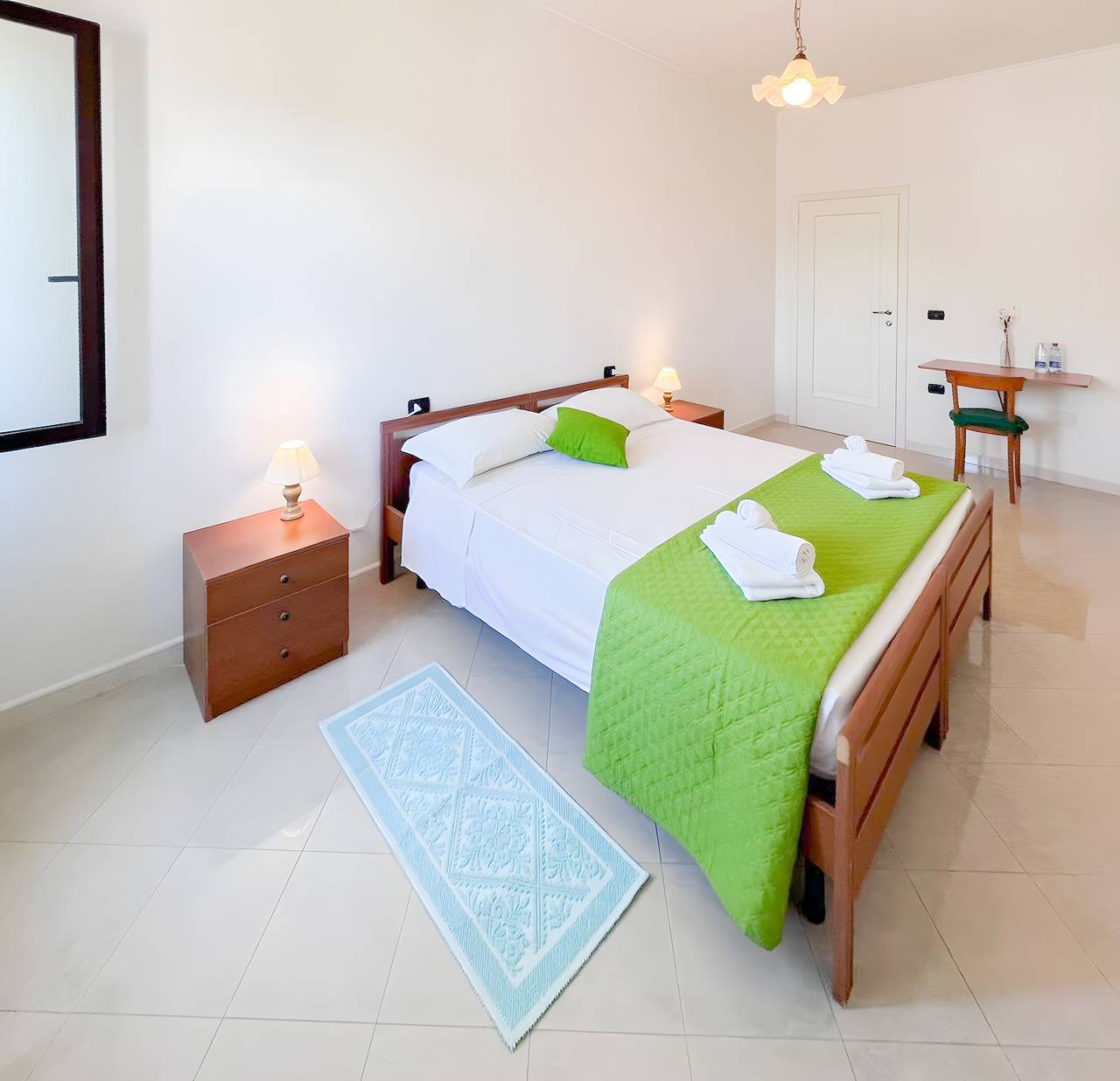 Camera matrimoniale con bagno privato e vista mare in Gonnesa, Iglesiente