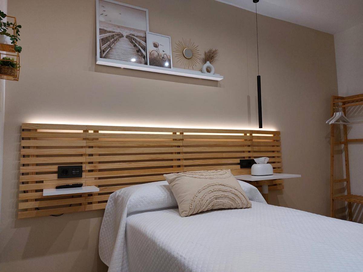Single Room with Private Bathroom in Oviedo, Cordillera Cantábrica