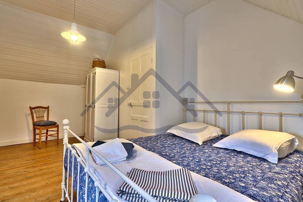 Charming house with terrace facing the sea in Treffiagat, Quimper und Umgebung