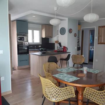Gîte pour 4 personnes, avec vue et jardin dans Châteauneuf-de-Chabre