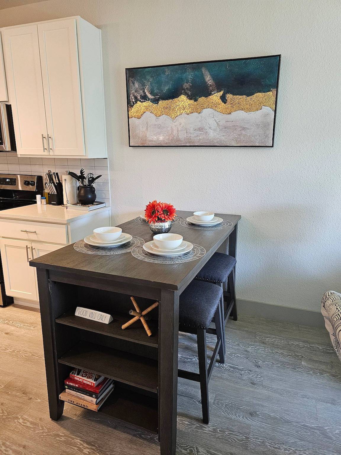 Apartamento vacacional entero, Condominio de lujo junto al río, piscina, balcón, estacionamiento in San Antonio, Condado de Bexar