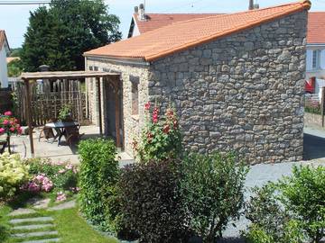 Chambre d’hôte pour 3 personnes, avec terrasse à Chambretaud