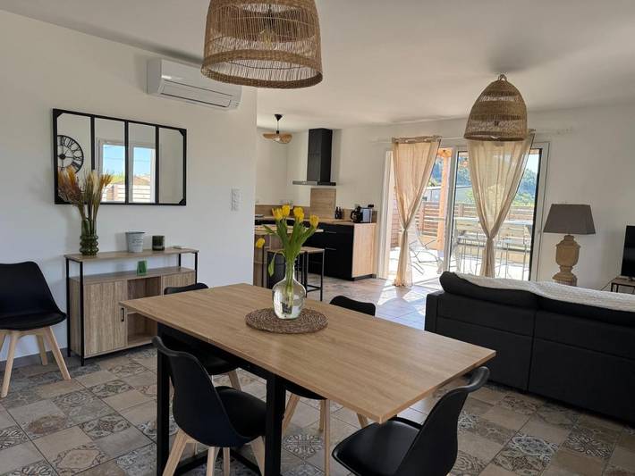 Location de vacances pour 6 personnes, avec terrasse et vue à Saint-Privat (Ardèche) - 2