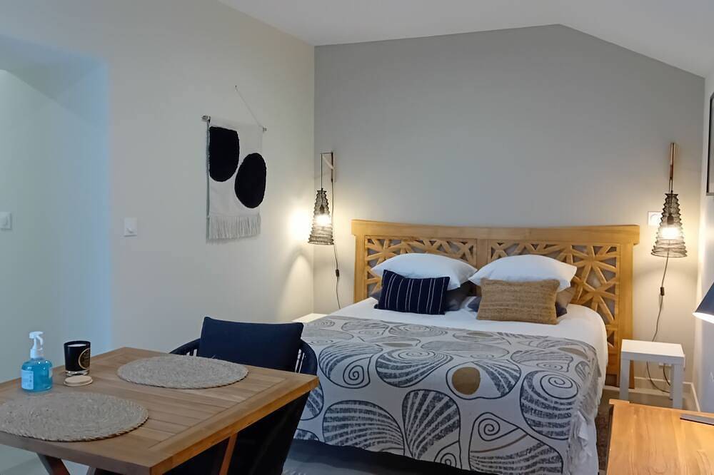 Cozy bed and breakfast 10 mn from beaches and main sites of the 1944 landings. in Hérouvillette, Caen region