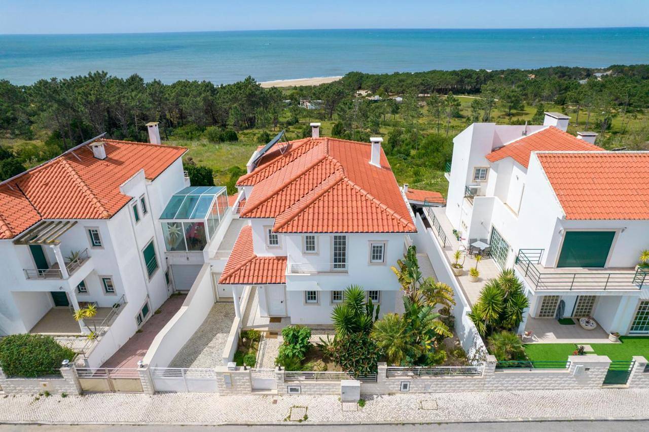 Villa with Private Pool in Nazaré, Leiria District