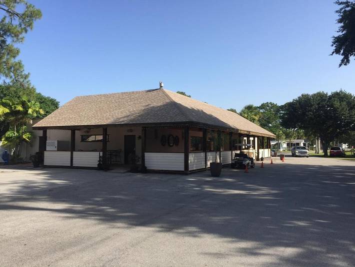 Lodge für 3 Personen, mit Garten und Terrasse sowie Pool - 1