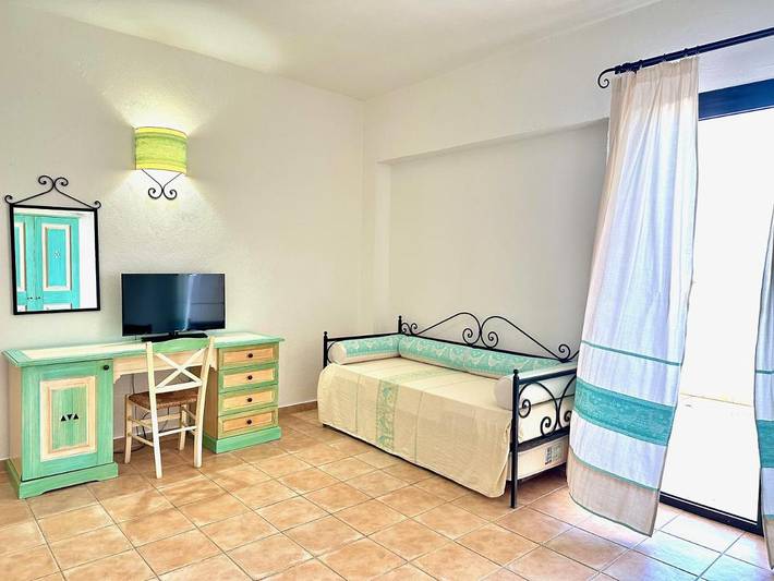 Hôtel pour 3 personnes, avec vue et bassin pour enfant ainsi que jardin et piscine, animaux acceptés à Sorso - 4