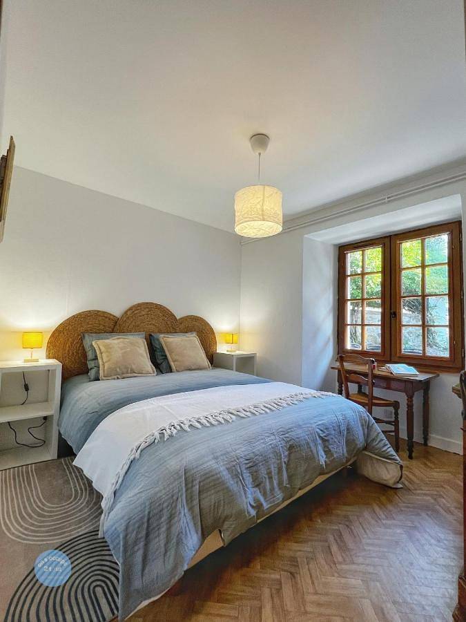 Location de vacances pour 10 personnes, avec jardin à Jou-sous-Monjou - 2