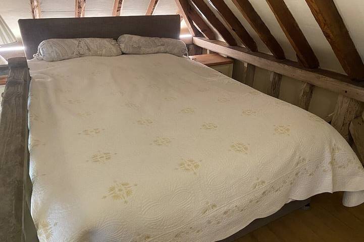 Beautiful one Bed Barn in national park 1 hr from London with small pool in Petworth (Angleterre), South Downs