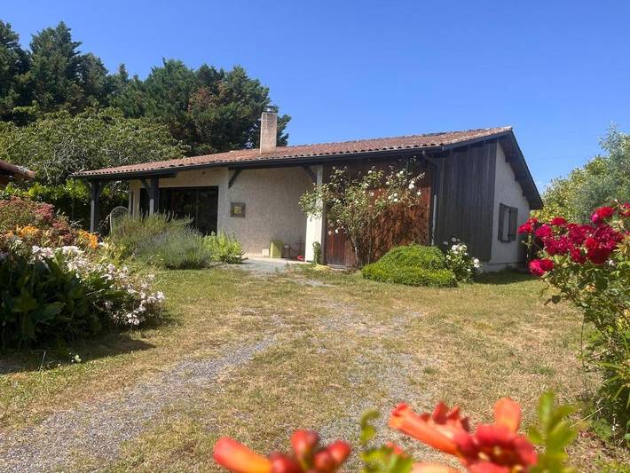 Location de vacances pour 6 personnes, avec Terrasse ainsi que Jardin et Vue à Mazères (Gironde)
