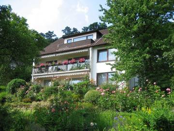 Ferienwohnung für 3 Personen, mit Ausblick und Garten sowie Balkon, kinderfreundlich in Hann. Münden