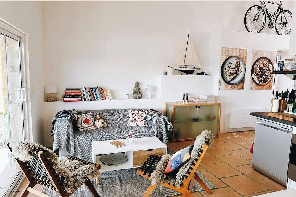 Atelier Aguilar at Refugi Lo Cortals Peace, nature + southern French lifestyle in Tuchan, Côte méditerranéenne (France)