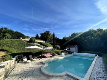 Cottage pour 6 personnes, avec balcon ainsi que vue et piscine à Castelnau-Montratier