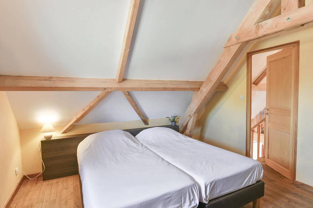 Schönes Haus im Ferienpark mit großem Pool in Lacapelle-Marival, Lot