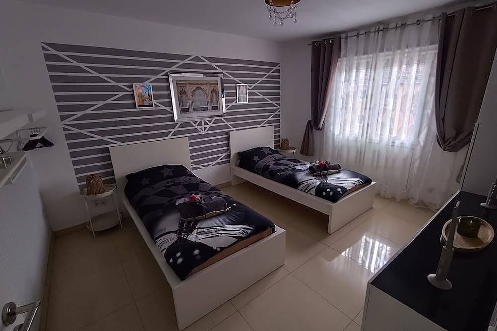 Entire apartment, Nice apartment near Tradefair and City 8 Min. in Kalk (Cologne), Cologne