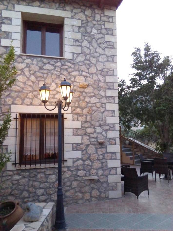 Location de vacances pour 6 personnes, avec jardin et terrasse dans Keratokambos