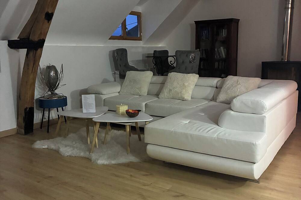 Appartement entier, Escapade & bien être hébergement Massage Jacuzzi Sauna in Ravenel, Oise