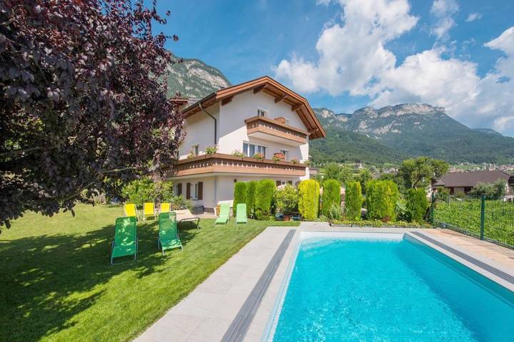 Apartmenthotel für 3 Personen, mit Terrasse und Garten sowie Pool am Kalterer See