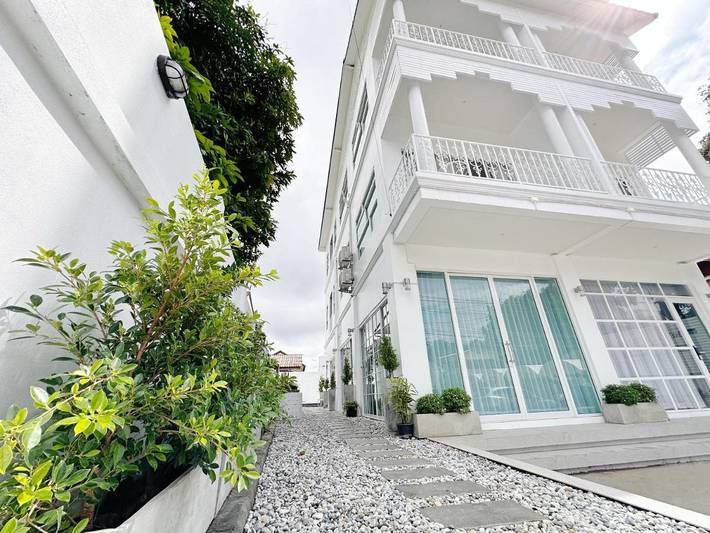 Auberge pour 2 personnes, avec vue ainsi que piscine et balcon