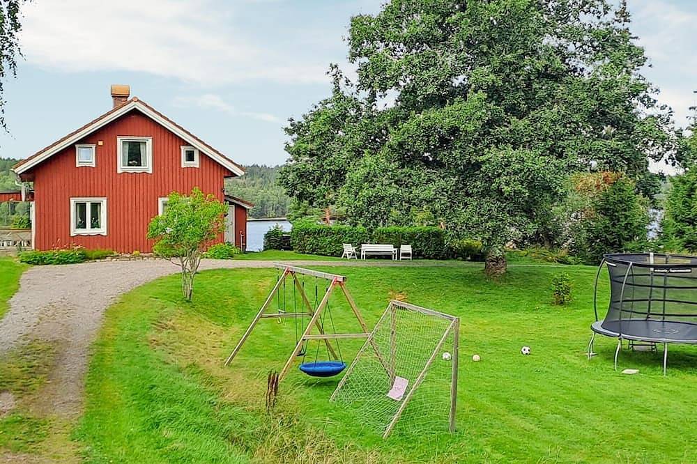 Nice home in årjäng with Wifi in Dalsland