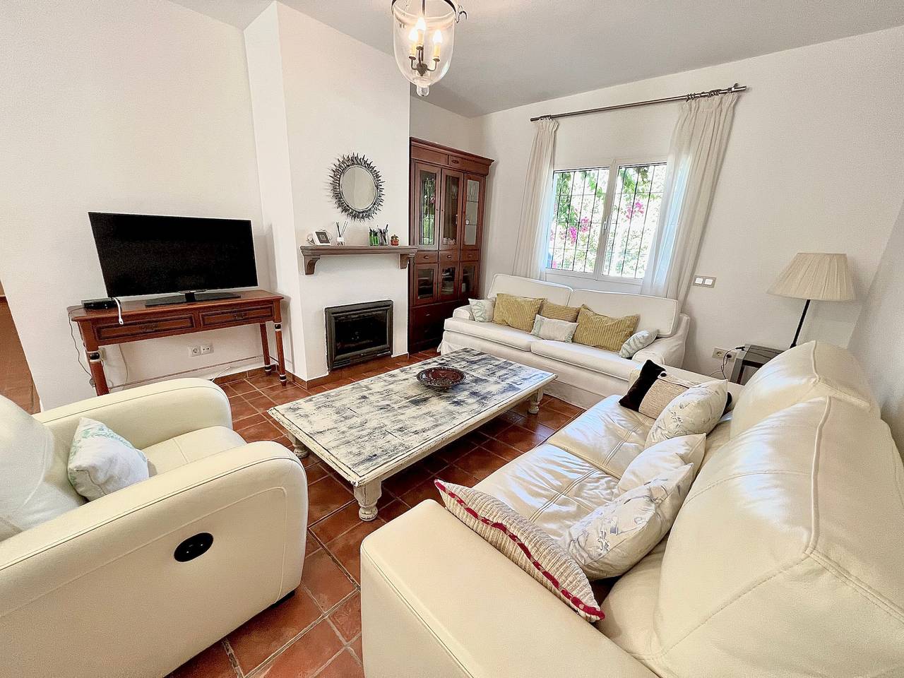 Villa 'Cerca De Puerto Banús' com piscina privada, Wi-Fi e ar condicionado in Marbella West, Marbella