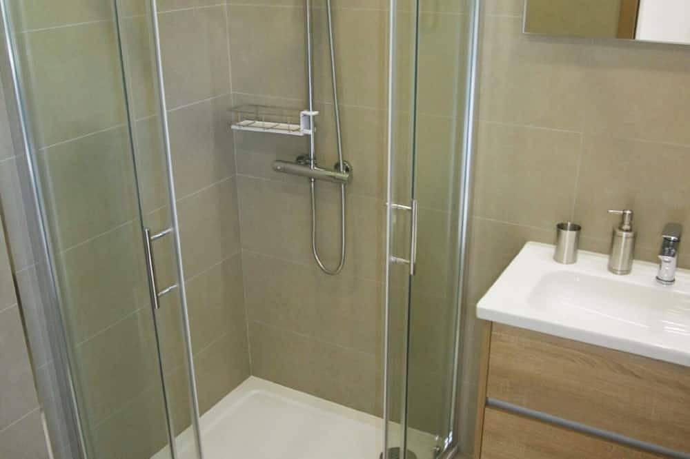 Apartamento entero, Apartments Mi&Ni - Two Bedroom Apartment with Balcony and Sea View in Cavtat, Condado de Dubrovnik-Neretva