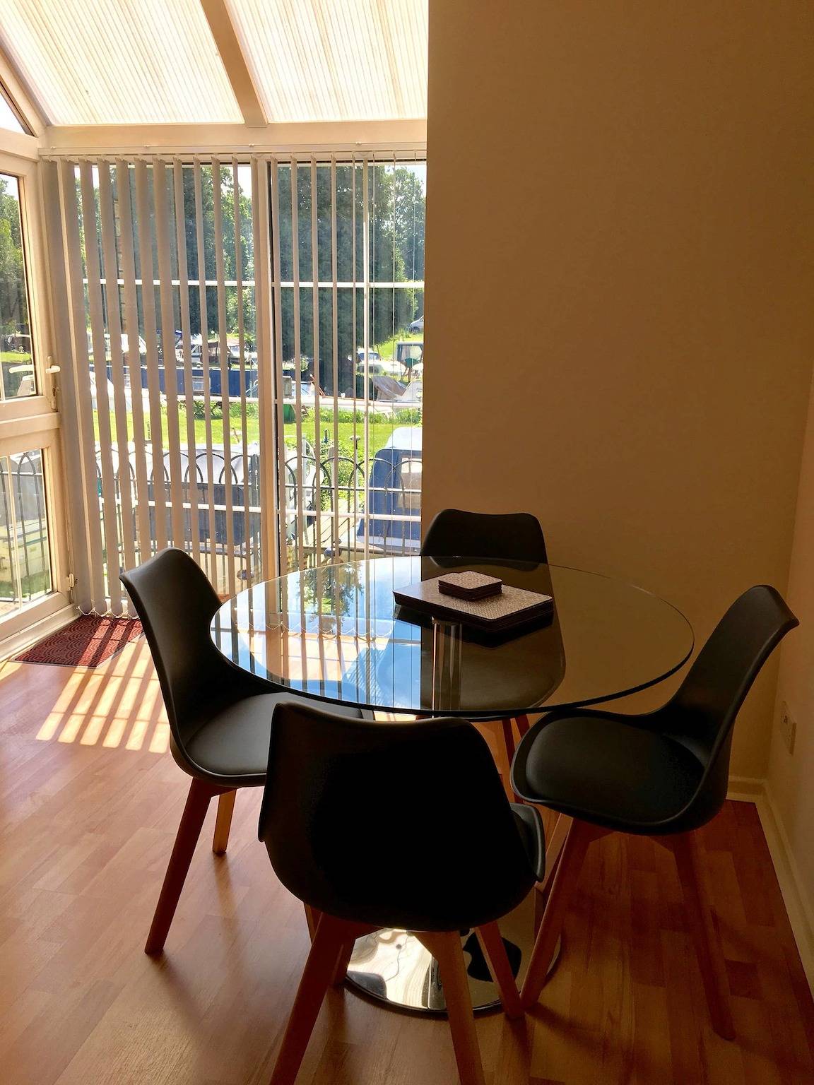 Entire vacation apartment, River Courtyard Ground Floor Apt 2Br Parking St Neots Town Centre in St Neots, Cambridgeshire