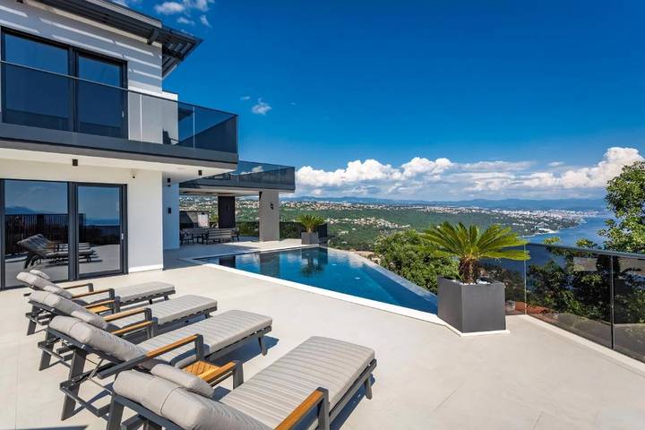 Villa pour 6 personnes, avec piscine ainsi que sauna et jardin dans Grad Opatija