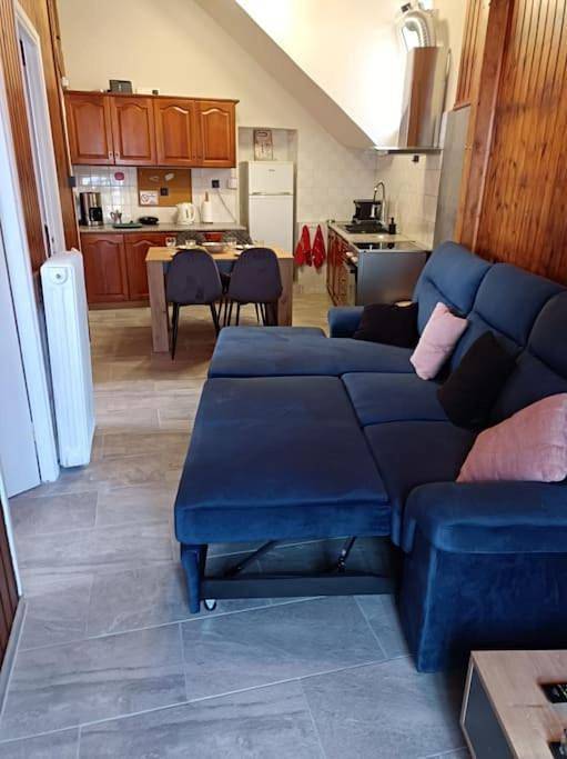 Appartement entier, Two-Bedroom Apartment in Aigio, Achaïe