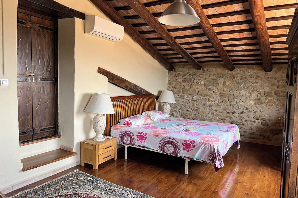 Mas Ambras charming 1-bedroom bed & breakfast in Agullana that sleeps 2 adults in Darnius, Oberampurien
