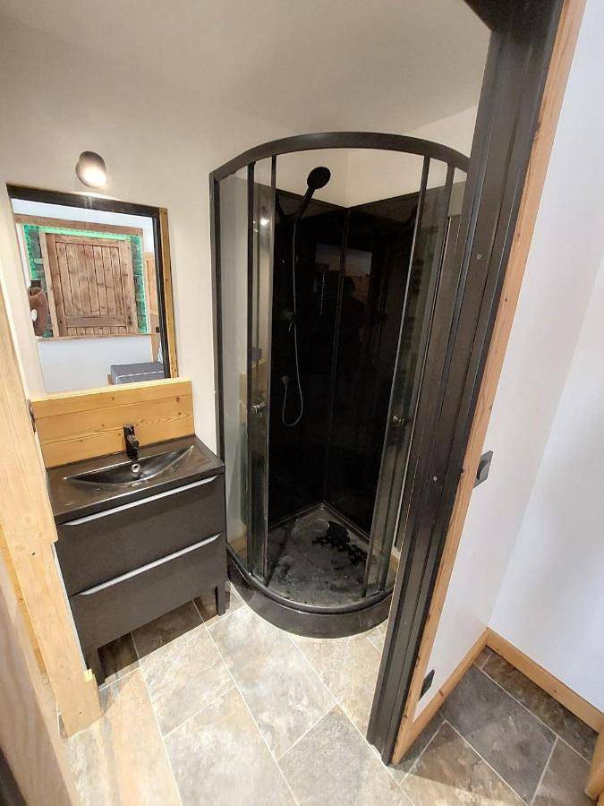 Gîte pour 3 personnes, avec terrasse et vue dans Saint-Thibaud-de-Couz - 4