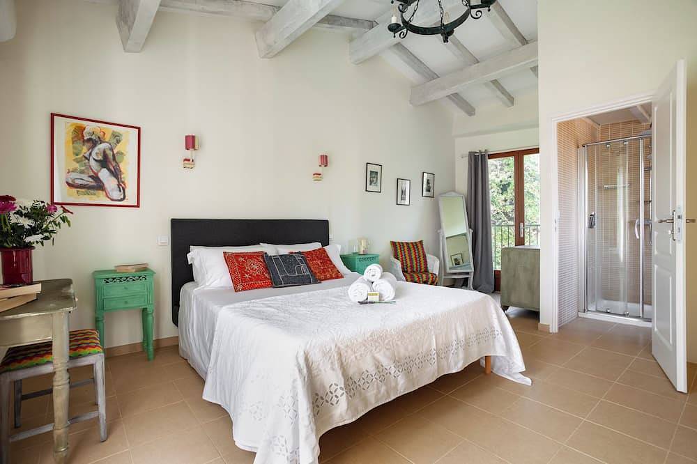 Private sunny villa with large heated pool, air-conditioning and river access. in Céret, Céret region