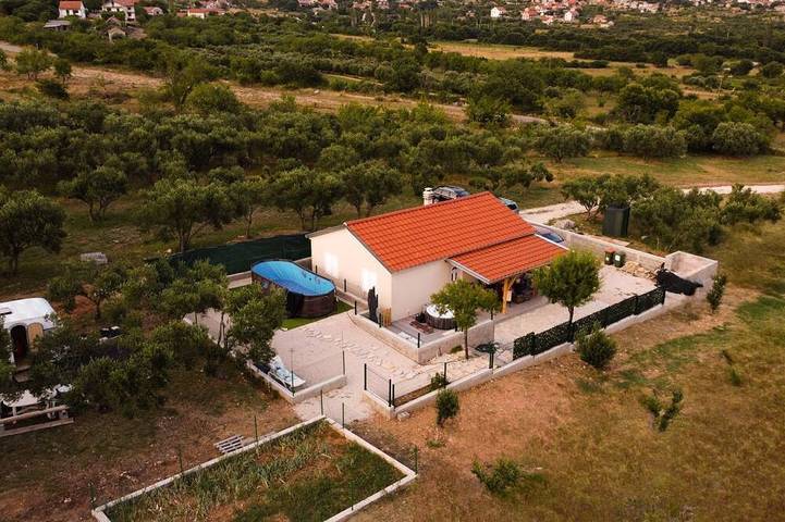 Gîte pour 5 personnes, avec Balcon ainsi que Jacuzzi et Jardin