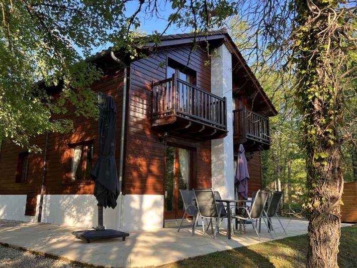 Gîte pour 6 personnes, avec Terrasse ainsi que Jardin et Piscine à Lachapelle-Auzac