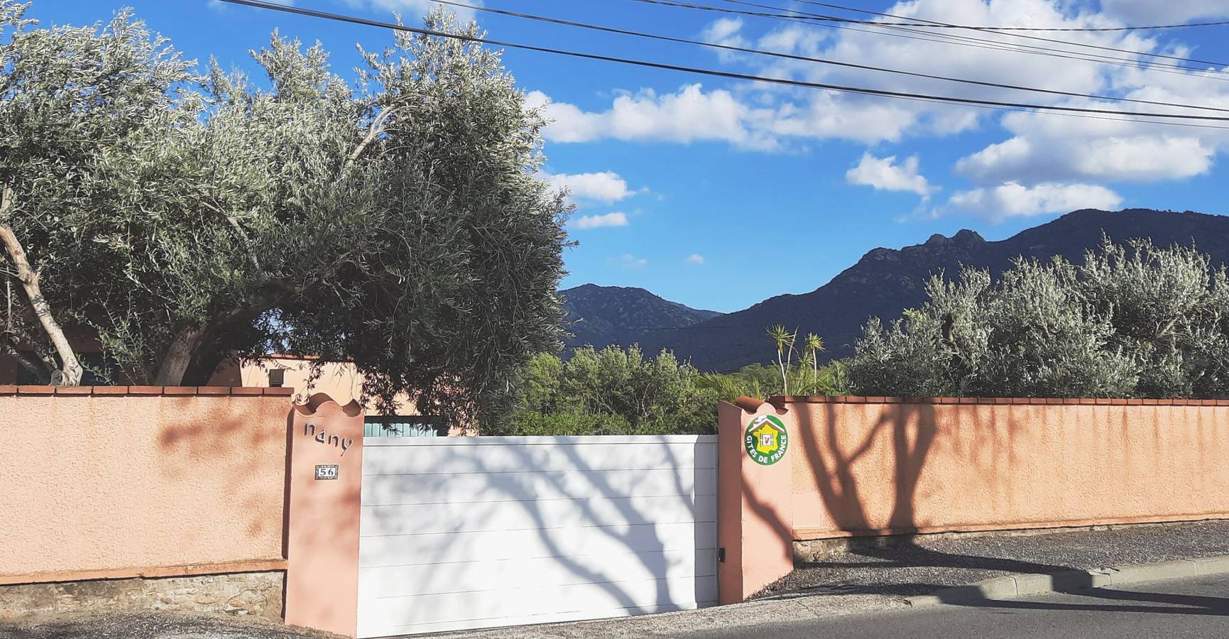 Maison de Vacances 'Jonquille' avec Vue sur la Montagne, Terrasse Privée et Wi-Fi in Sorède, Région de Céret