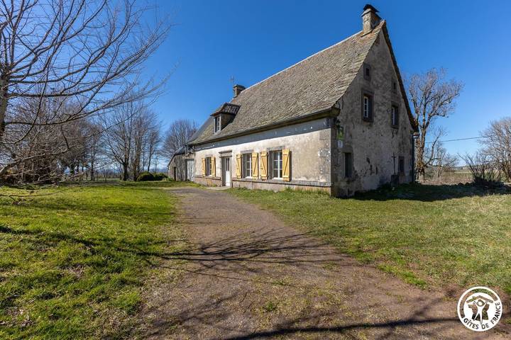 Gîte pour 8 personnes, avec jardin et terrasse, animaux acceptés à Tauves - 2