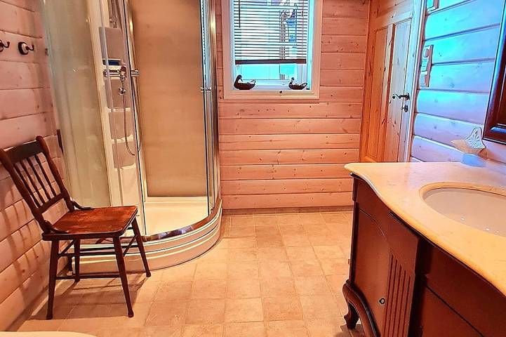 Ganze Wohnung, Prima Lofoten apartment by the seafront with midnight sun. in Hadsel