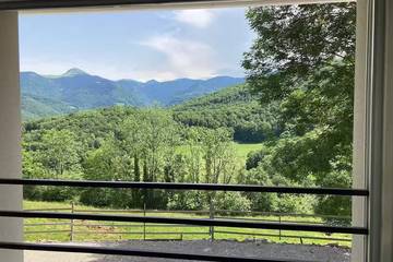 Location de vacances pour 8 personnes, avec terrasse et jardin à Nistos