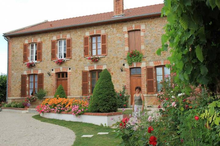 Location de vacances pour 3 personnes, avec Jacuzzi et Terrasse ainsi que Jardin et Piscine dans Marne - 4