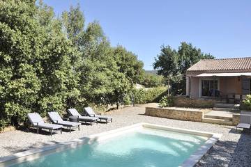 Location de vacances pour 7 personnes, avec jardin et terrasse, animaux acceptés à Saint-Montan